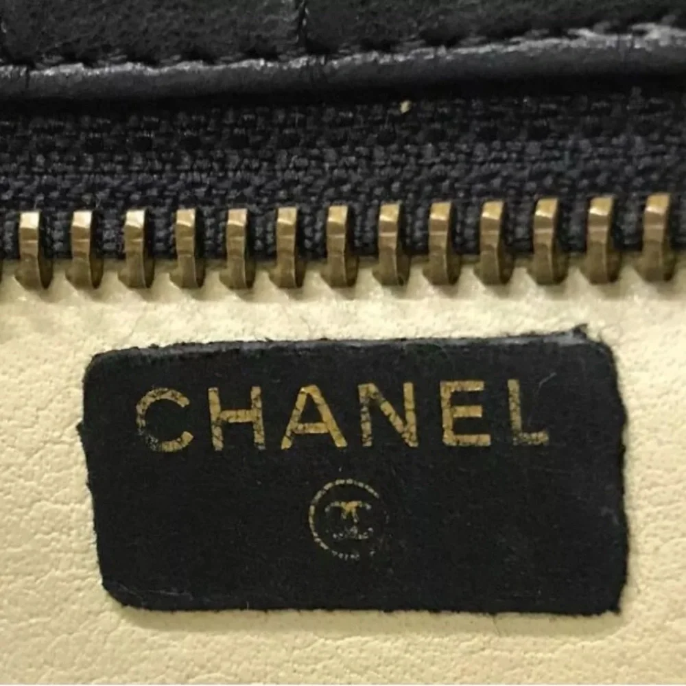 CHANEL Matelasse Pouch/Clutch
Leather Black Authentic with COA - Picture 9 of 10